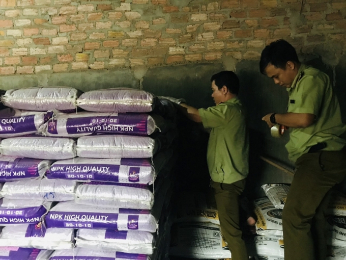 Gia Lai: Phát hiện gần 10 tấn phân bón Trung Quốc không ghi nơi sản xuất