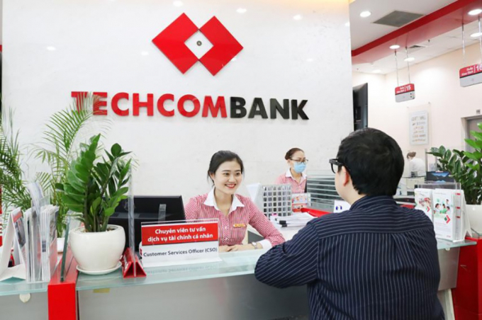 Diễn biến trái chiều của giá cổ phiếu TCB và BID