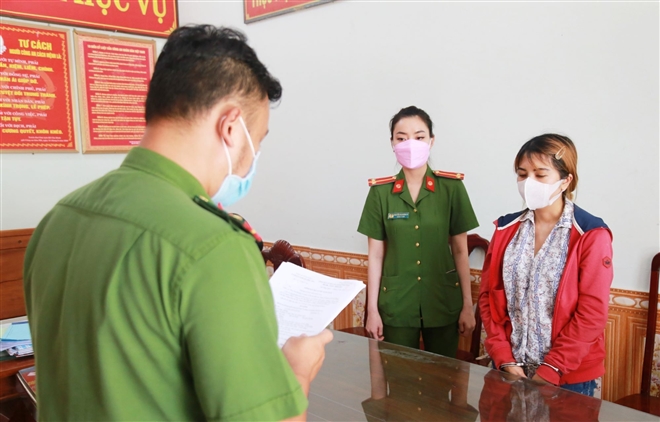 Bắt nữ phó phòng ngân hàng Agribank lừa đảo hơn 12 tỷ đồng