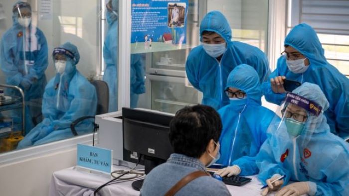 Người có tiền sử dị ứng có nên tiêm phòng vaccine COVID-19?