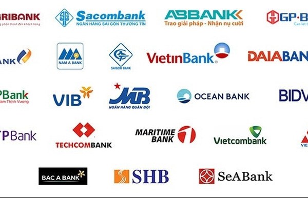 'So găng' mức phí dịch vụ tại ngân hàng