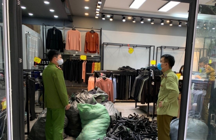 Vĩnh Phúc: Xử phạt 45 triệu đồng đối với cơ sở bán hàng giả mạo nhãn hiệu nổi tiếng