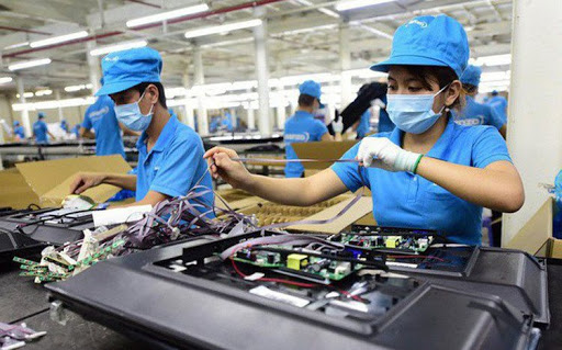 Kiến nghị dùng tiền từ gói 62.000 tỷ đồng để hỗ trợ công nhân hưởng dịch COVID-19