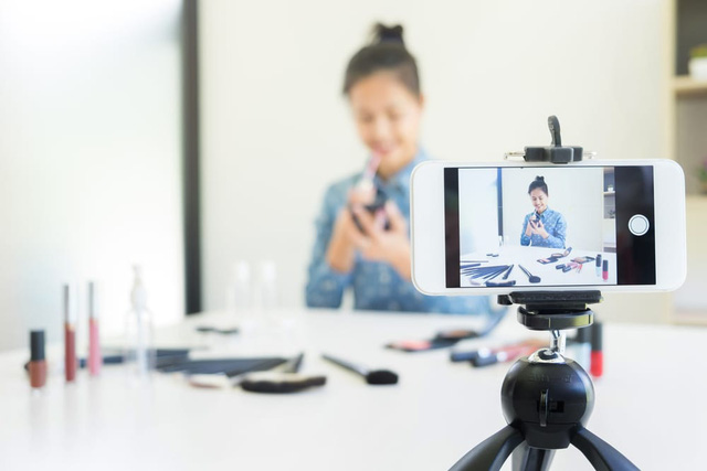 Giữa đại dịch covid-19, bùng nổ livestream bán hàng giả hàng nhái