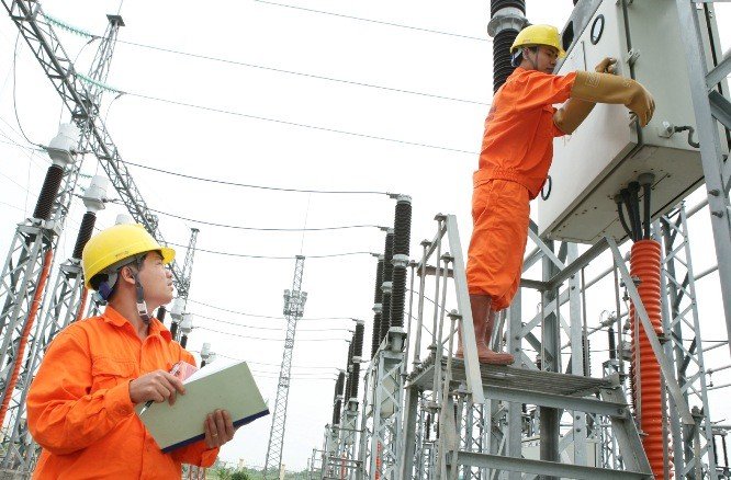 Khách hàng nào được giảm tiền điện trong 7 tháng liên tiếp?