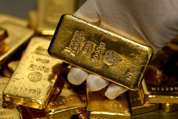Giá vàng trụ dưới ngưỡng 1.900 USD/ounce