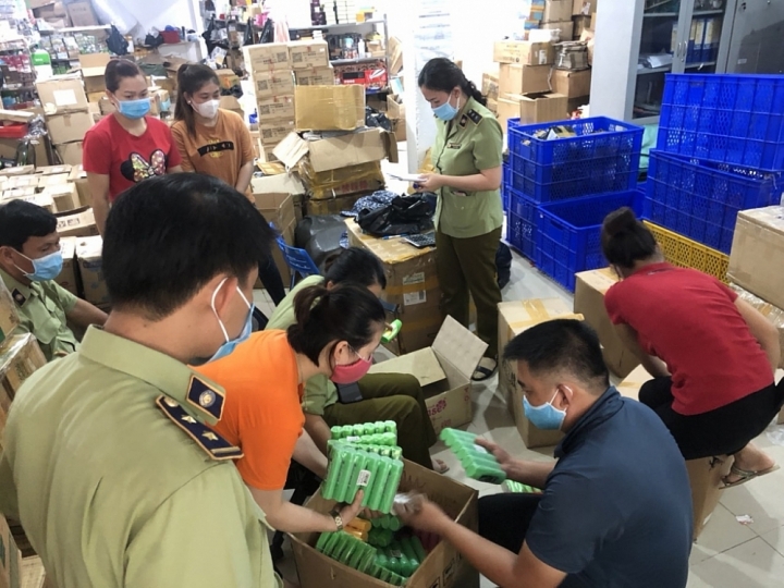 Tràn lan hoạt động buôn bán mỹ phẩm nhập lậu