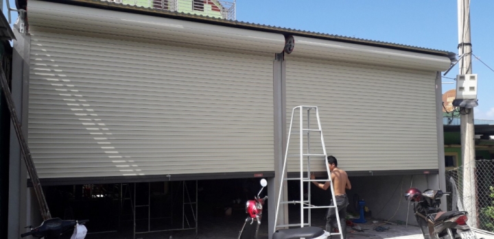 Nhu cầu lắp đặt cửa cuốn tăng cao, người dân 'sập bẫy' hàng kém chất lượng