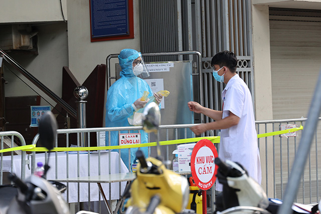 Hà Nội: 13 ca dương tính SARS-CoV-2, 6 ca liên quan nhân viên ngân hàng