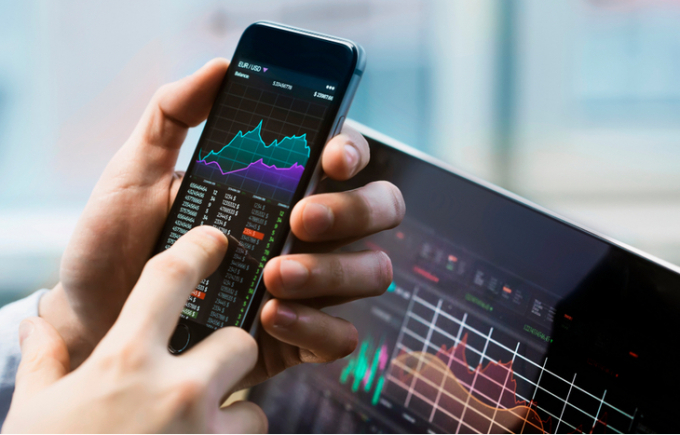Cổ phiếu ngân hàng bứt phá bất ngờ, đẩy VN-Index tăng gần 11 điểm