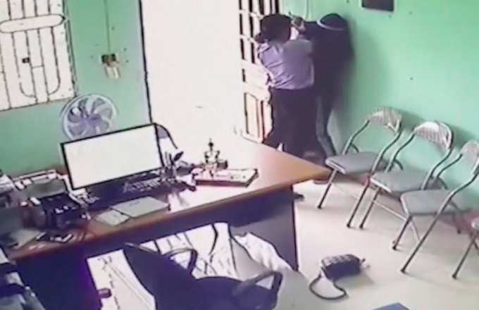 Hà Tĩnh: Khen thưởng nữ cán bộ Qũy tín dụng khống chế cướp