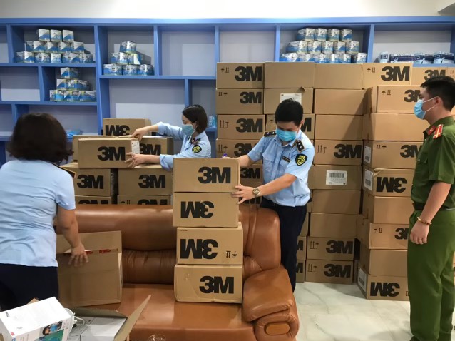 Hà Nội: Thu giữ hơn 1.000 bộ kit test nhanh COVID-19 không rõ xuất xứ