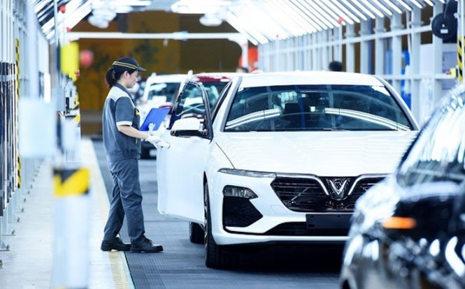Giảm 50% lệ phí trước bạ đối với ôtô điện chạy pin