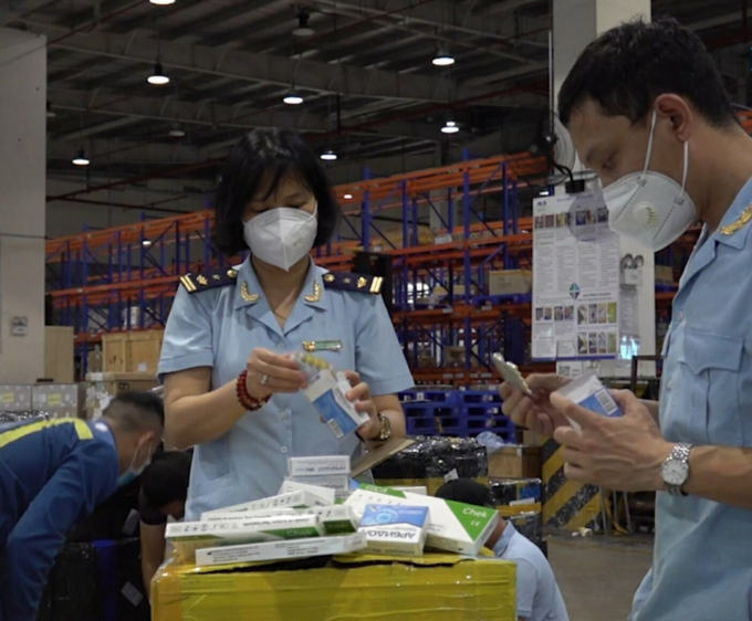 Bắt giữ lô thuốc lá điện tử, kit test nhanh Covid-19 nhập khẩu trái phép