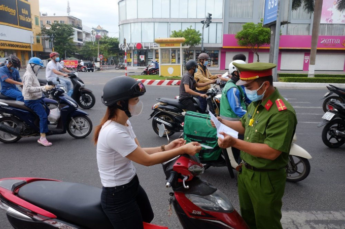 Hà Nội giao Công an nghiên cứu quy định giấy đi đường đối với từng loại hình