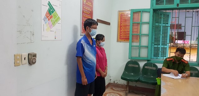 Thái Bình: Bắt 2 cán bộ nhận hối lộ để cho hàng trăm công nhân "thông chốt" kiểm dịch