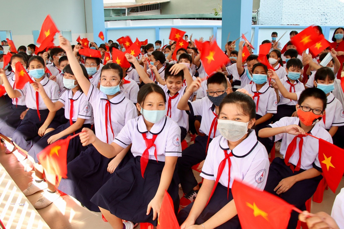 Hà Nội: Chi gần 900 tỷ đồng ngân sách hỗ trợ giảm 50% học phí năm học mới 
