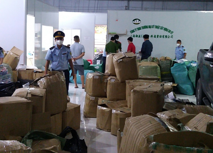 Bình Dương: Phát hiện kho hàng “khủng” chứa hàng nghìn sản phẩm y tế Trung Quốc trái phép