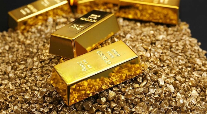 Giá vàng giảm nhẹ trước sức ép của USD