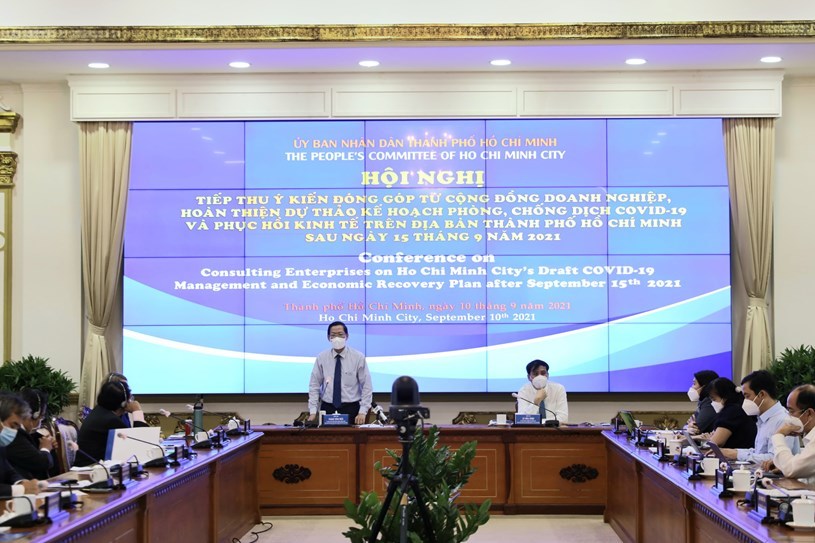 TPHCM dự kiến thí điểm 'thẻ xanh, thẻ vàng Covid' để mở cửa trở lại