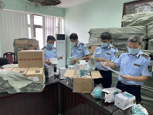 Tuyên Quang: Bắt giữ hơn 13.000 khẩu trang y tế không rõ nguồn gốc bán trên Facebook
