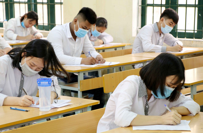 Bộ GD&ĐT hướng dẫn thực hiện Chương trình giáo dục trung học ứng phó dịch COVID-19