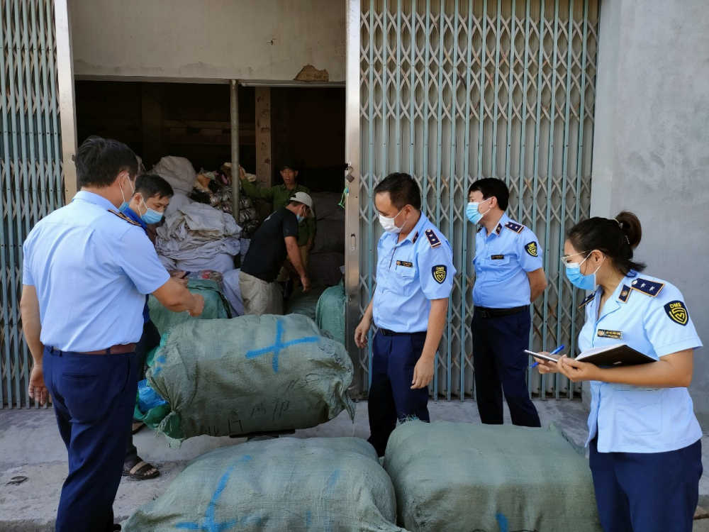 Thái Bình: Tạm giữ hơn 800kg hàng dệt may có dấu hiệu vi phạm xuất xứ