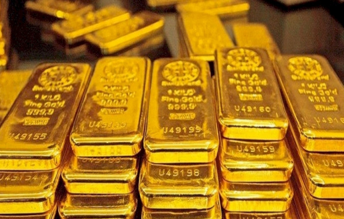 Giá vàng lao xuống đáy, USD tăng dựng đứng