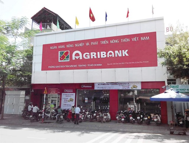 Giữa thời dịch, ngân hàng ồ ạt rao bán nợ vay cá nhân