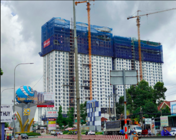 Hơn 200 khách mua dự án Roxana Plaza căng băng rôn để đòi nhà