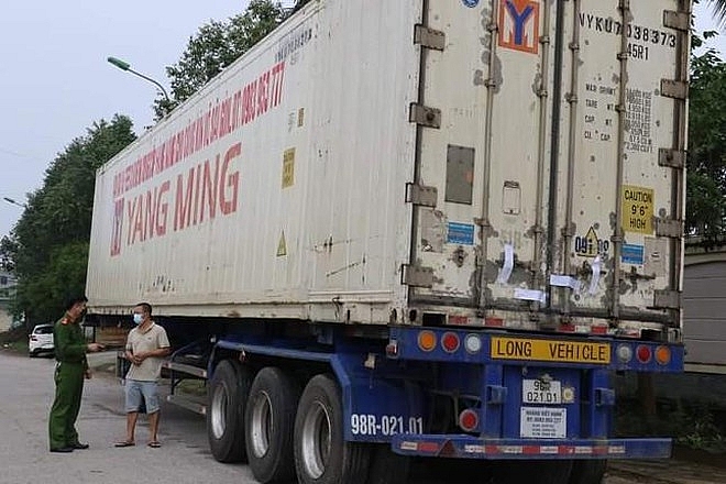 Nghệ An: Tạm giữ gần 3.500 chai rượu ngoại không rõ xuất xứ