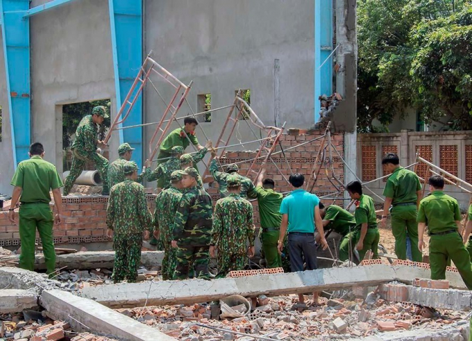 Cách chức Phó trưởng Ban Quản lý các khu công nghiệp tỉnh Vĩnh Long