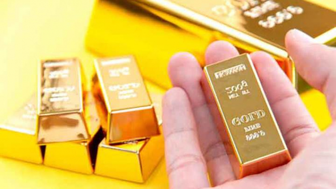 Giá vàng thế giới và trong nước cùng lao dốc