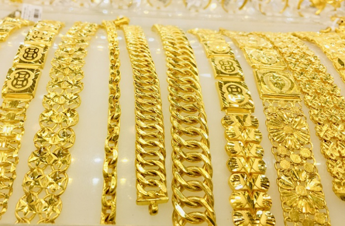 Giá vàng tăng nhẹ, dao động quanh 1.800 USD/ounce