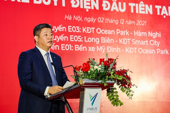 Khai trương tuyến xe buýt điện đầu tiên tại Việt Nam