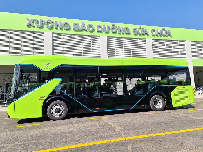 Khai trương tuyến xe buýt điện đầu tiên tại Việt Nam