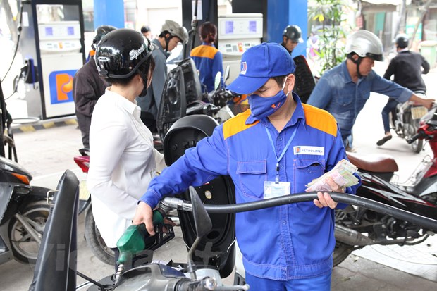 Giá xăng tiếp tục giảm mạnh lần thứ 2