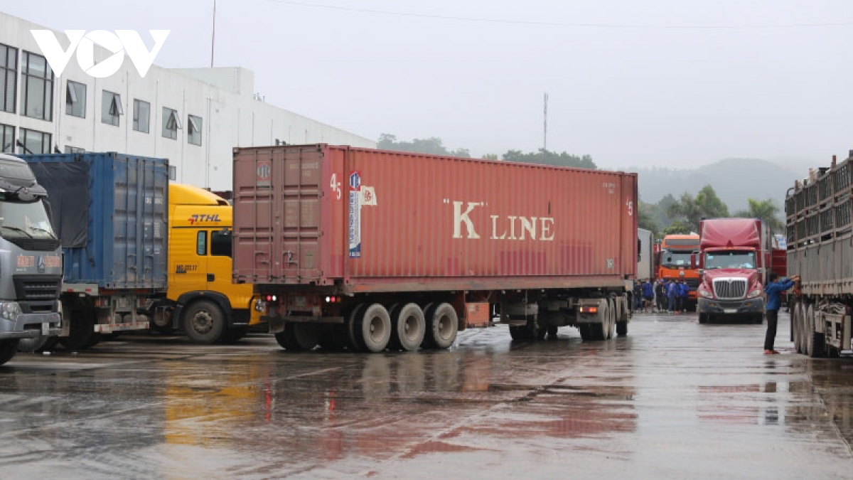 Cần 44 ngày để khơi thông gần 4.500 xe tải ách tắc ở Lạng Sơn