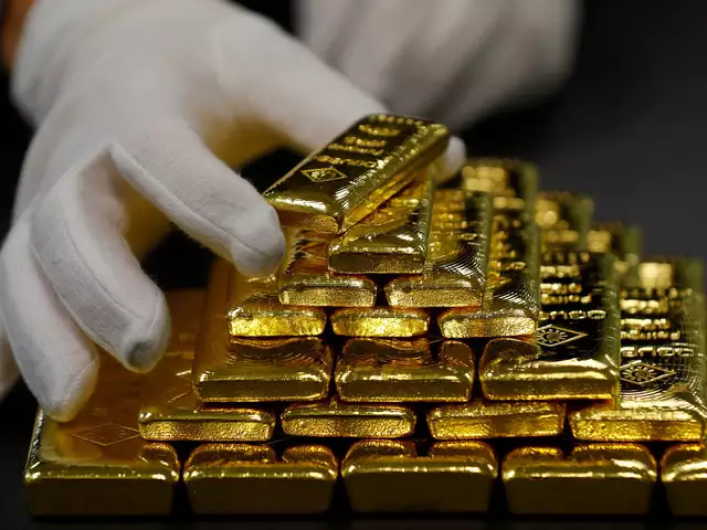 Giá vàng tăng nhanh do USD suy giảm
