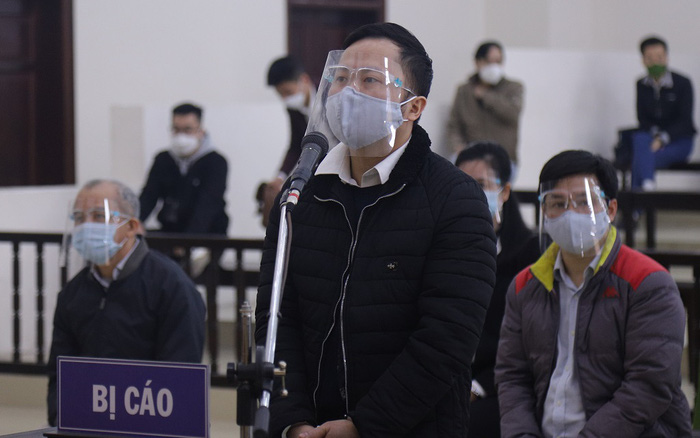 Vụ cấp bằng giả tại Trường Đại học Đông Đô, Viện Kiểm sát đã đề nghị mức án với 10 bị cáo