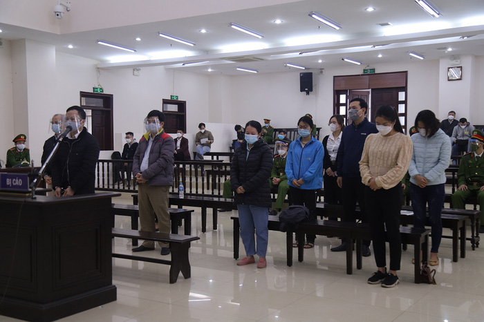 Vụ cấp bằng giả tại Trường Đại học Đông Đô, Viện Kiểm sát đã đề nghị mức án với 10 bị cáo