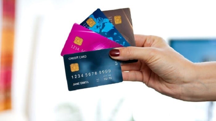 Ngân hàng 'lúng túng', khó khăn trong việc cấp thẻ tín dụng online