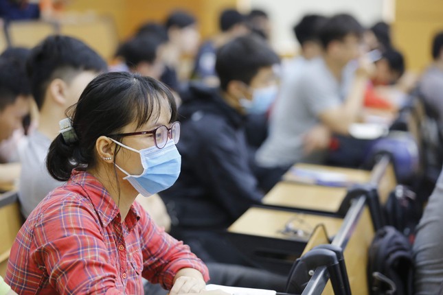 Bộ GD&ĐT lên tiếng về kiến nghị miễn học phí cho những ngành khoa học cơ bản
