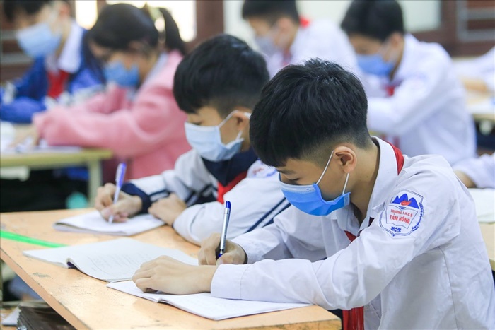 Đưa học sinh trở lại trường học, không ràng buộc điều kiện tiêm vắc-xin