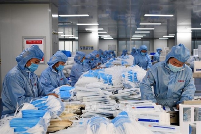 Tạm ngừng kinh doanh tạm nhập, tái khẩu trang, găng tay y tế từ 15/3