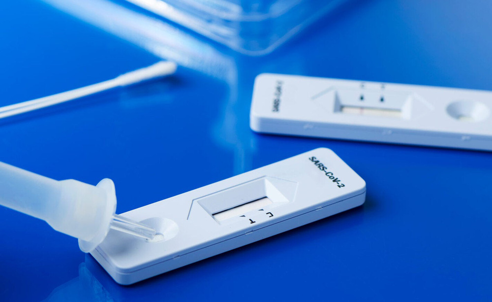 Chuyên gia y tế chỉ cách phân biệt 'dương tính giả' khi tự làm test nhanh COVID-19 tại nhà