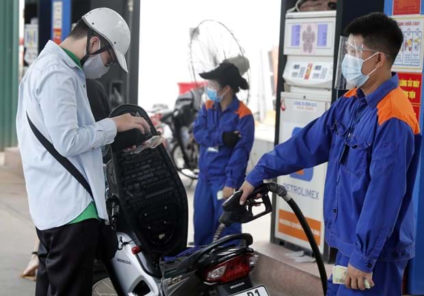 Giá xăng tiếp tục lập đỉnh sau 6 lần tăng liên tiếp