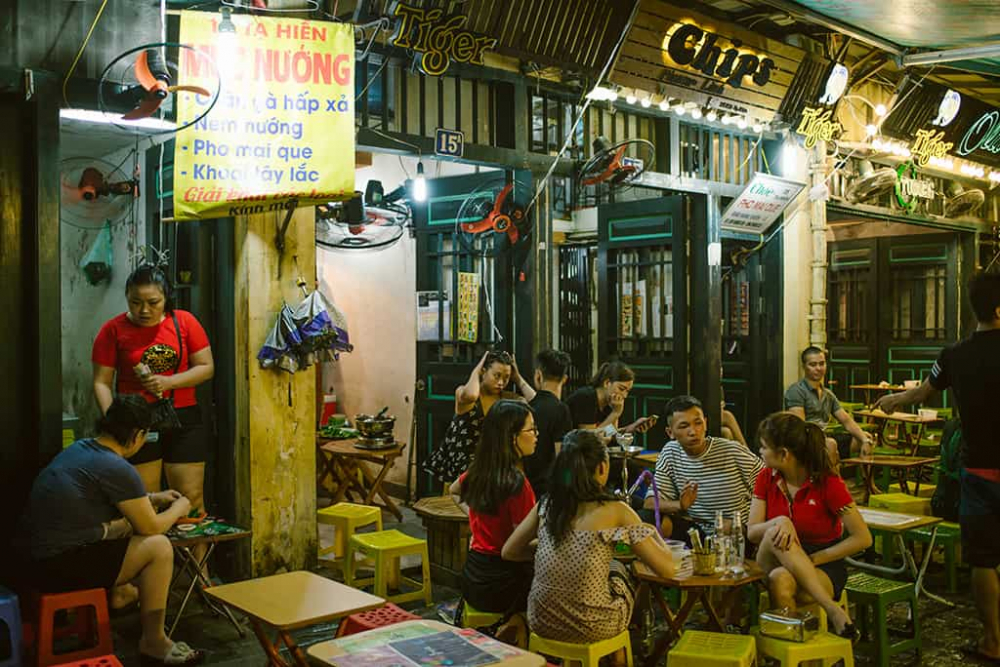Hà Nội: Bỏ quy định hàng quán đóng cửa trước 21h, mở lại phố đi bộ