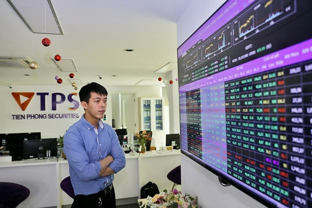 Siết chặt mua bán trái phiếu, ngân hàng có 'cửa khác' nhờ công ty chứng khoán?