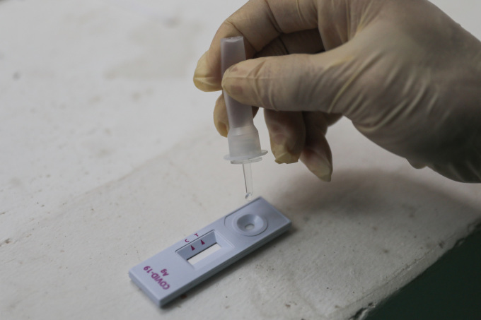 Cảnh báo: Kit test nhanh COVID có hoá chất nguy hiểm, người dân cần thận trọng